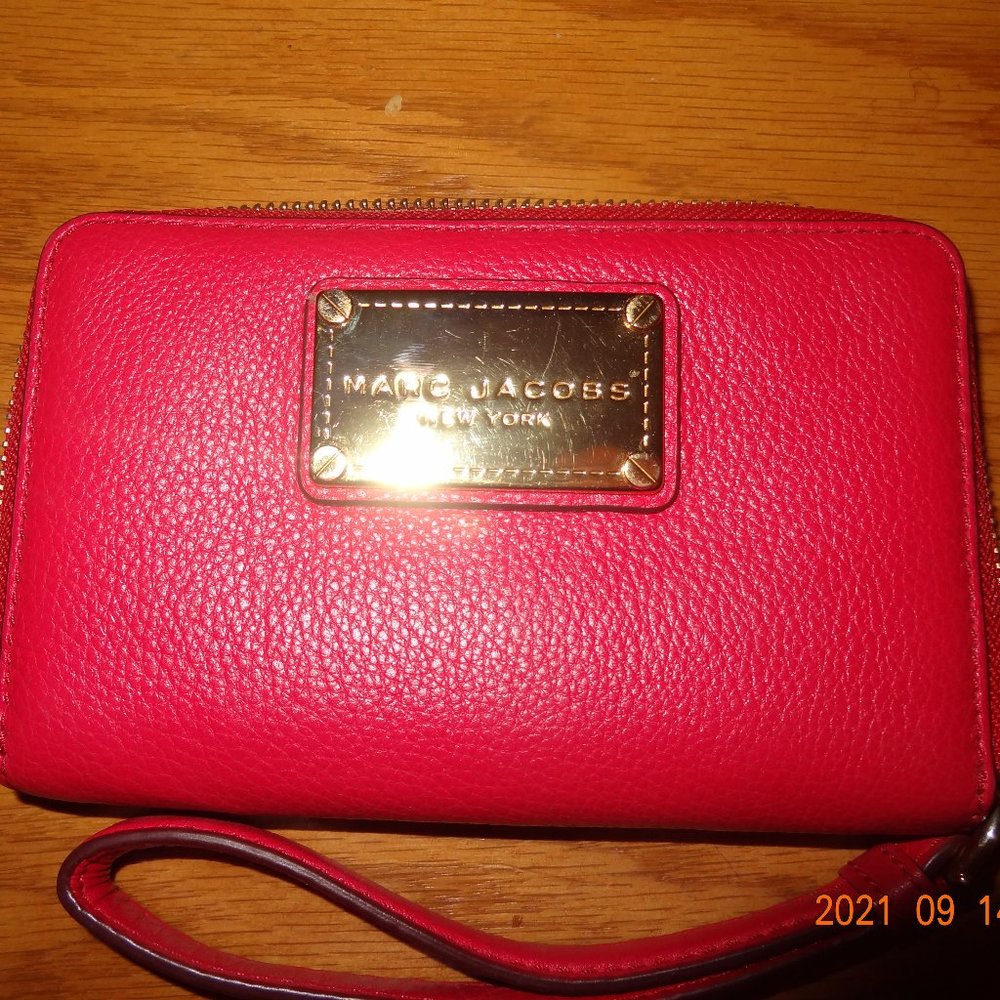 Pick Marc Jacobs Zipper Wallet
